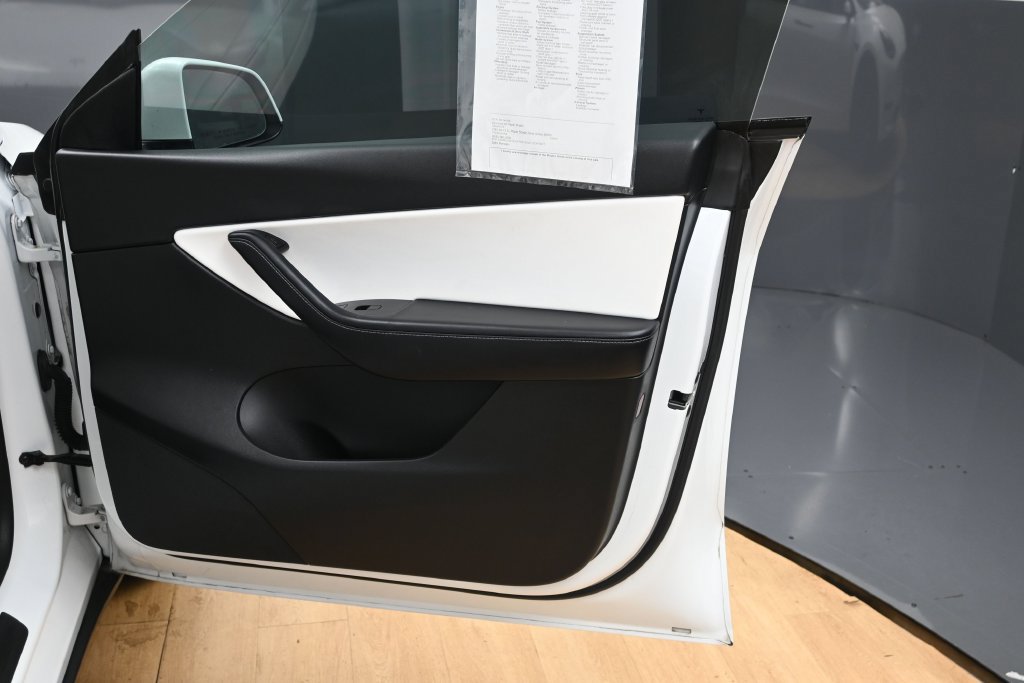 Used 2022 Tesla Model Y Performance AWD/4WD image 28
