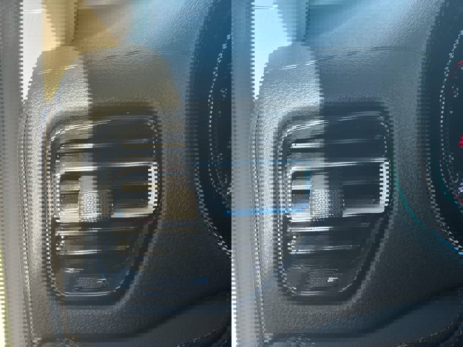 Used 2021 Dodge Durango SXT w/ 3rd Row Seating Group image 17