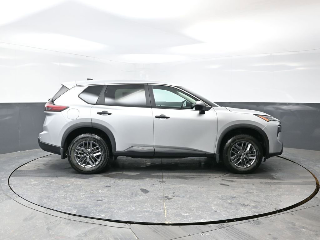 Used 2024 Nissan Rogue S image 4