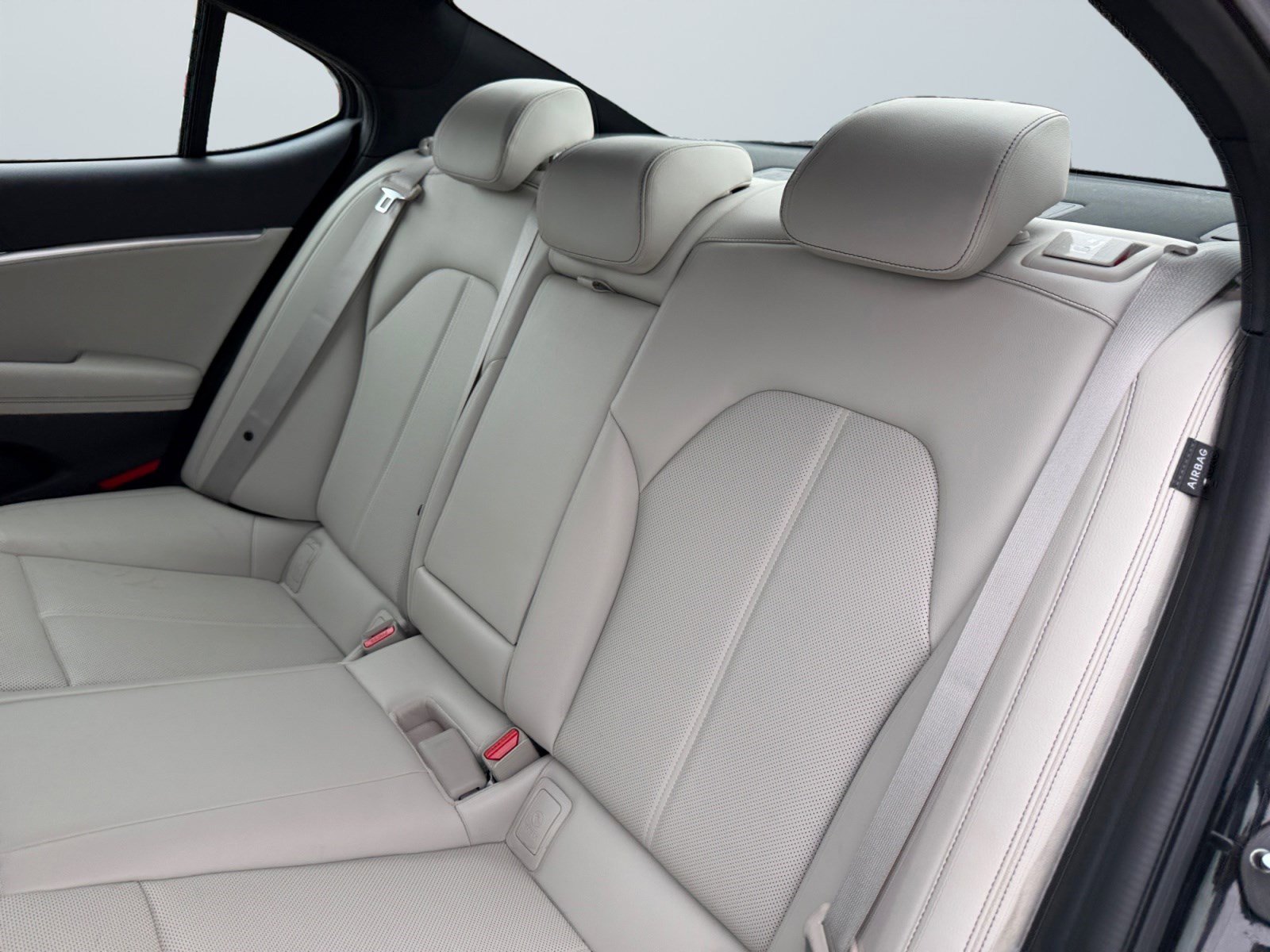 Used 2025 Genesis G70 2.5T image 15