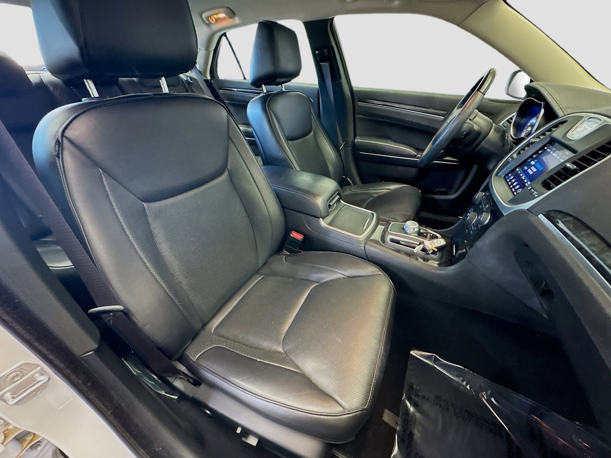 Used 2019 Chrysler 300 Limited image 15