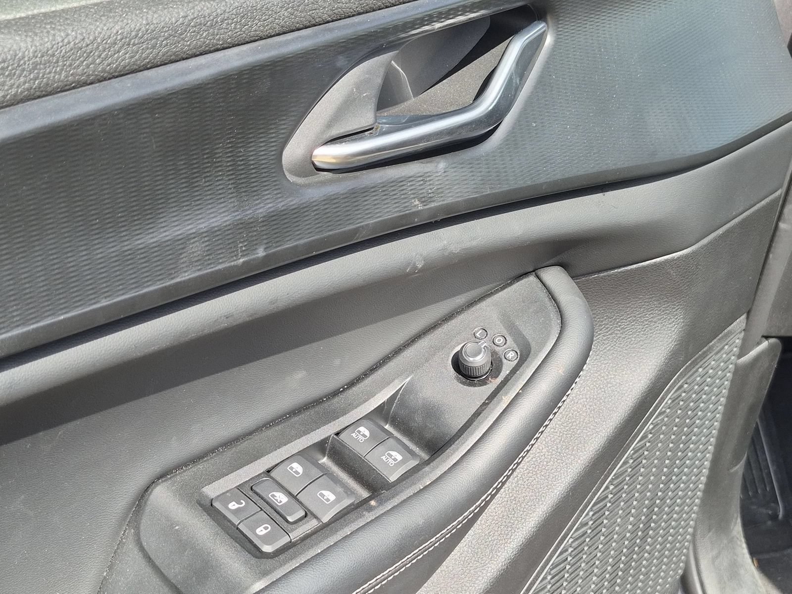 Used 2025 Jeep Grand Cherokee Laredo RWD image 12