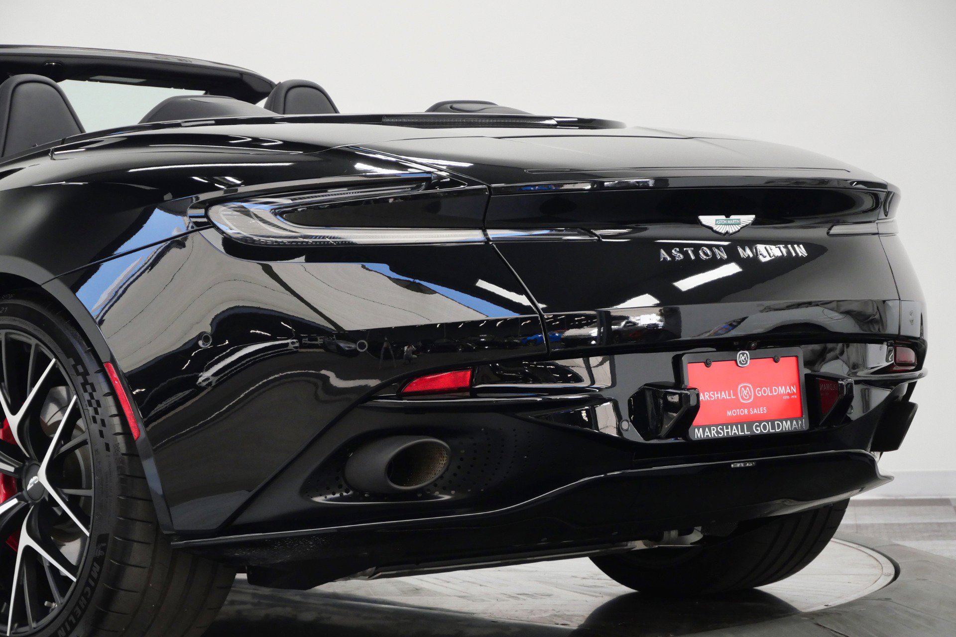 Used 2025 Aston Martin DB12 Convertible RWD image 48
