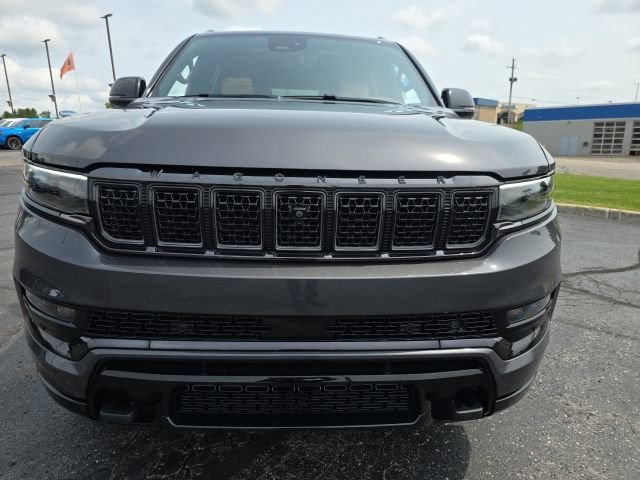 Used 2025 Jeep Grand Wagoneer L Series III w/ Rear Seat Video Group 1 AWD/4WD image 10