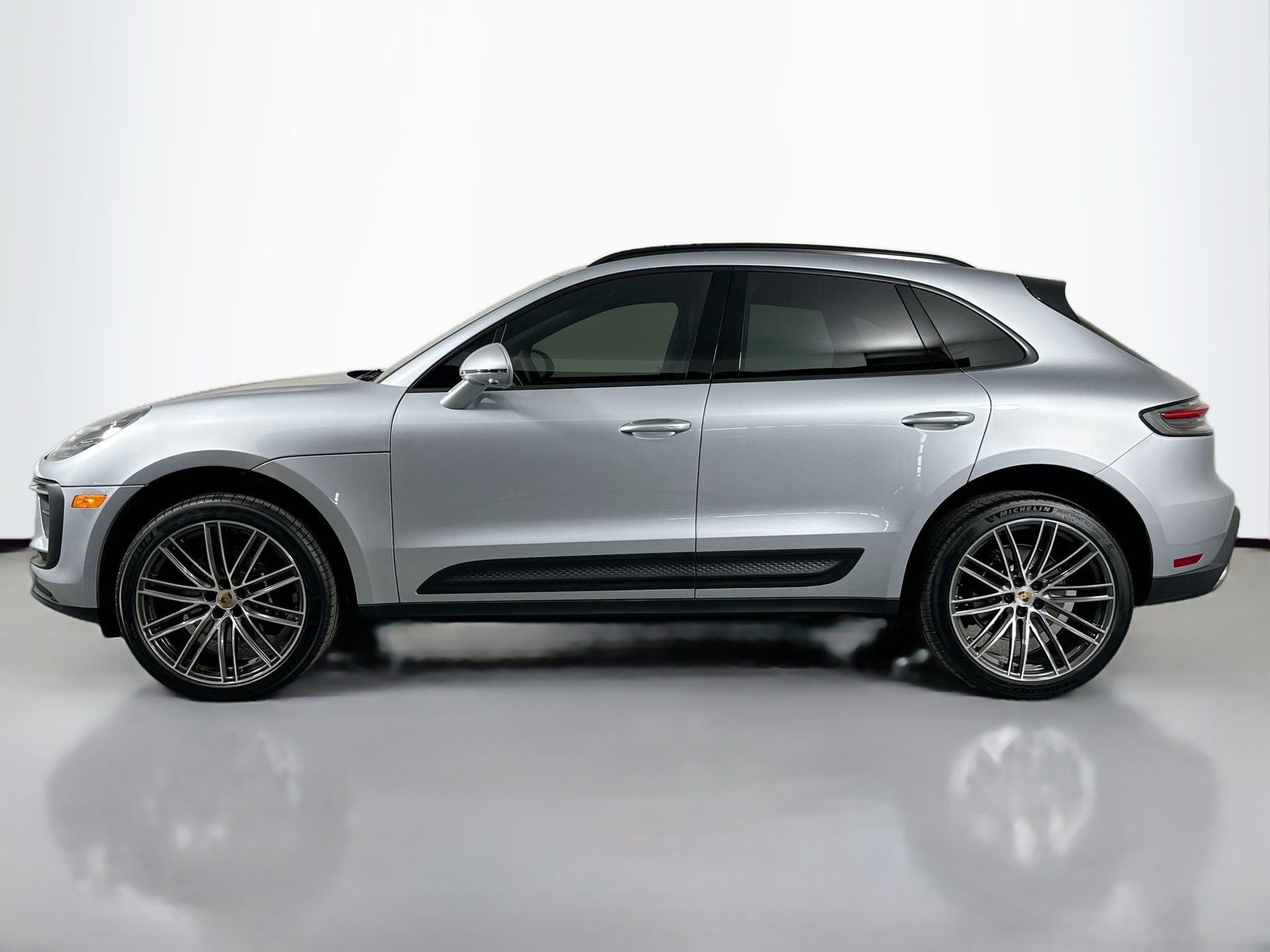Certified 2026 Porsche Macan image 2