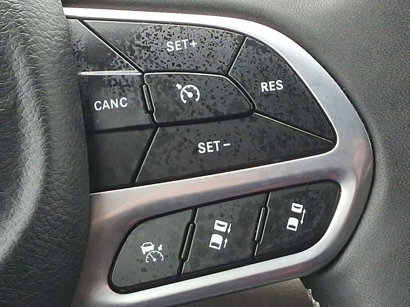 Used 2024 Chrysler Pacifica Touring-L image 22