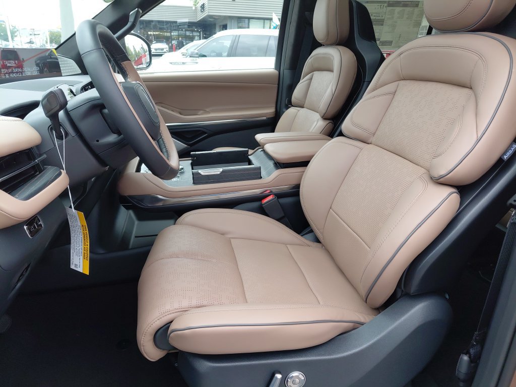 New 2026 Lincoln Navigator L Black Label AWD/4WD image 16