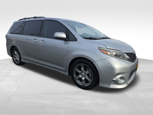 Used 2017 Toyota Sienna SE