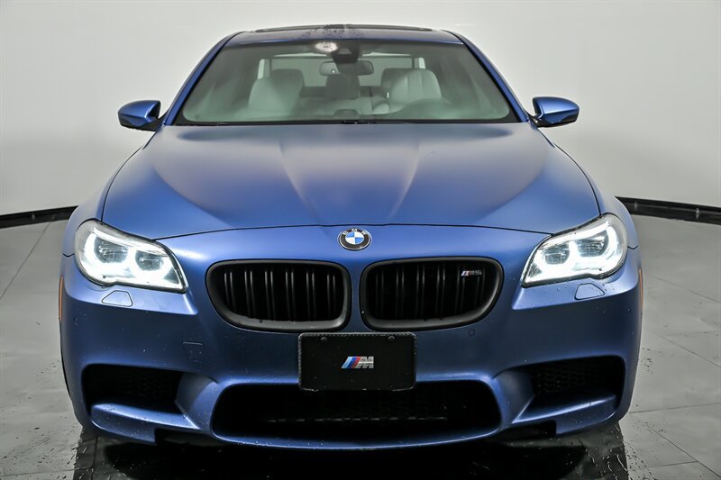 Used 2016 BMW M5 RWD image 2
