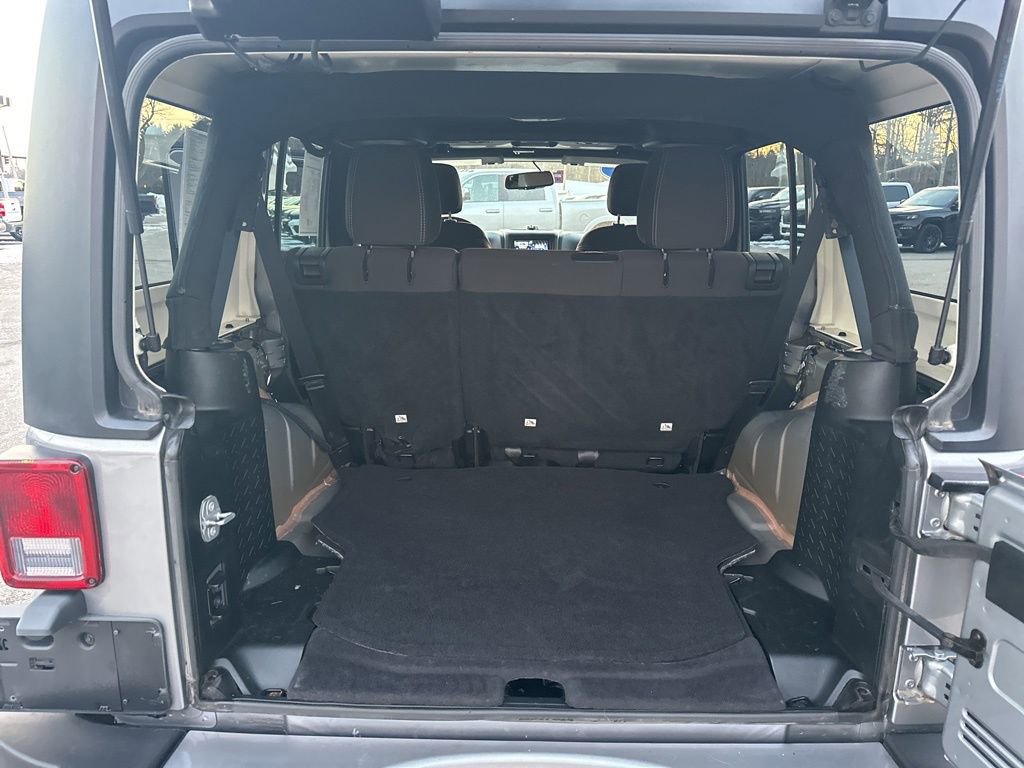 Used 2018 Jeep Wrangler Unlimited Sahara w/ Connectivity Group image 23