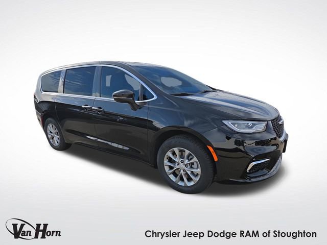 New 2026 Chrysler Pacifica Limited w/ Trailer Tow Group image 1