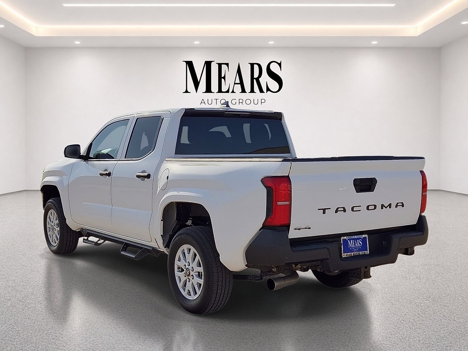Used 2025 Toyota Tacoma SR AWD/4WD image 3