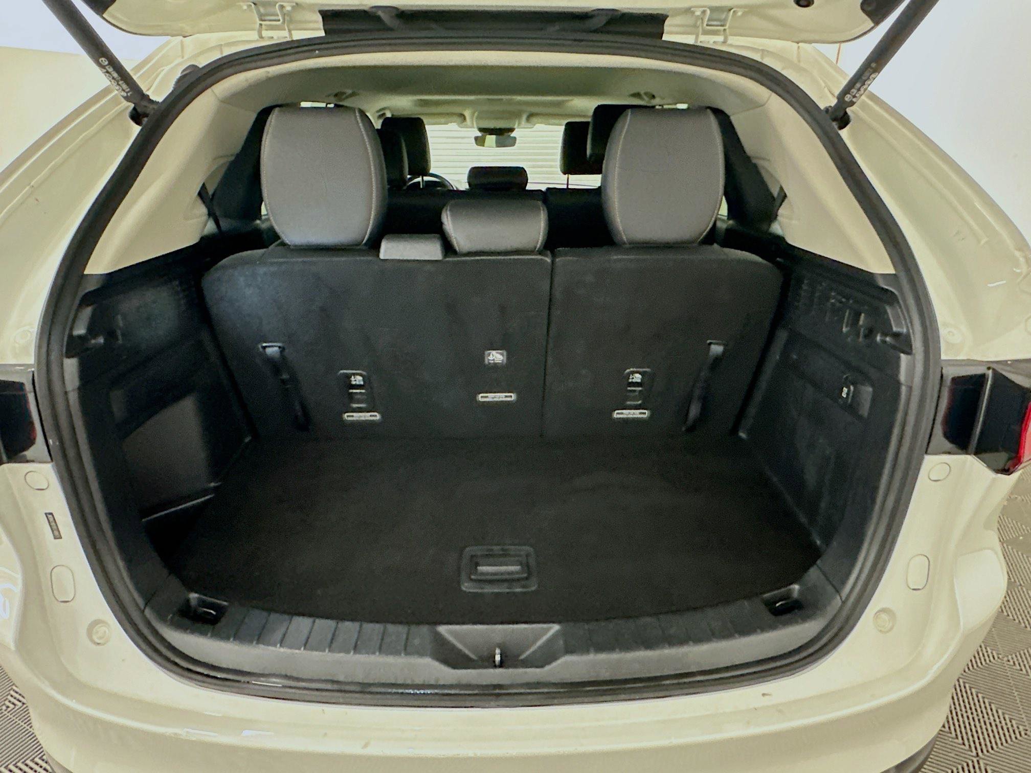 Used 2024 MAZDA CX-90 3.3 Turbo w/ Preferred Plus image 32