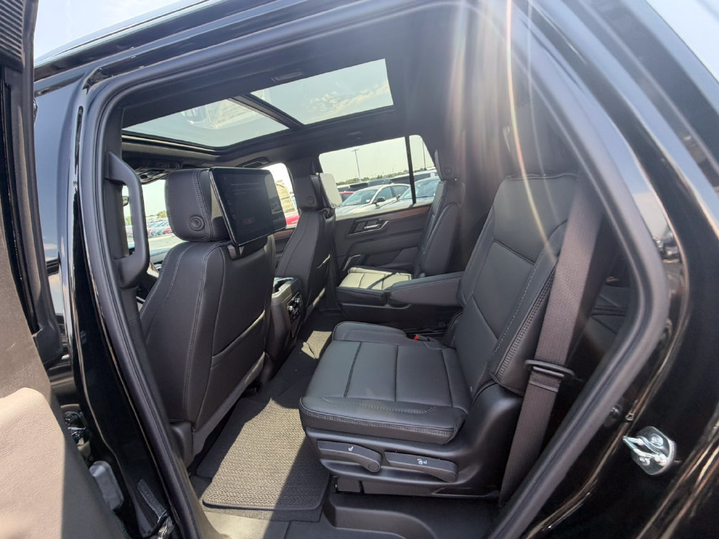 New 2026 GMC Yukon Denali w/ Denali Reserve Package AWD/4WD image 37