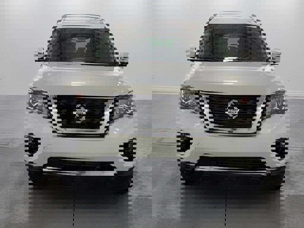 Used 2019 Nissan Pathfinder Platinum w/ Cargo Package image 3