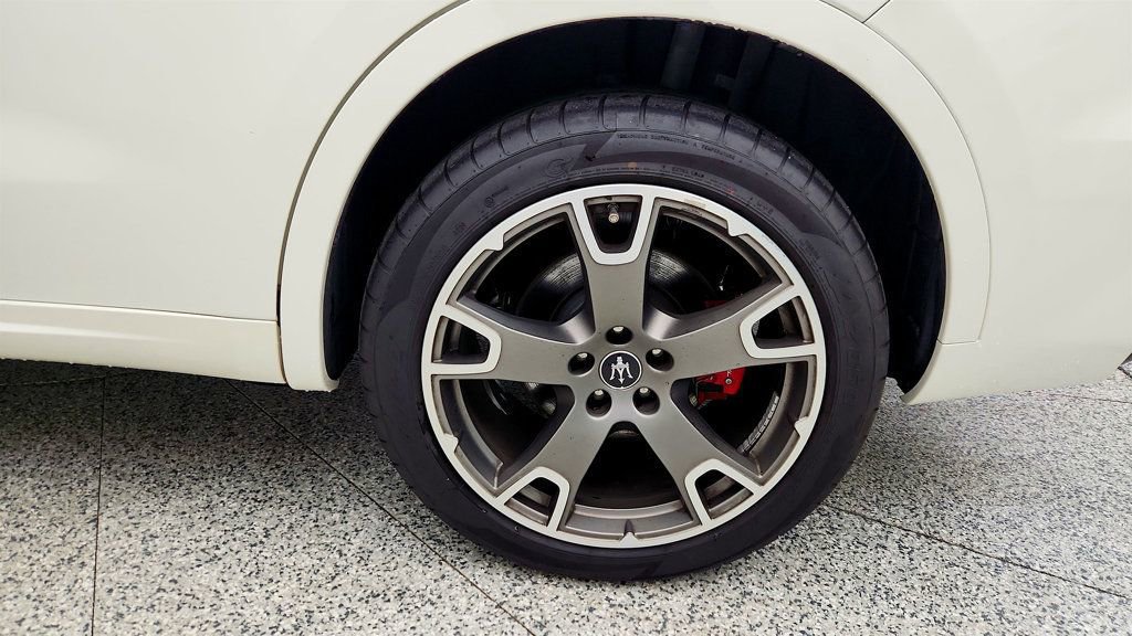 Used 2022 Maserati Levante Modena image 9