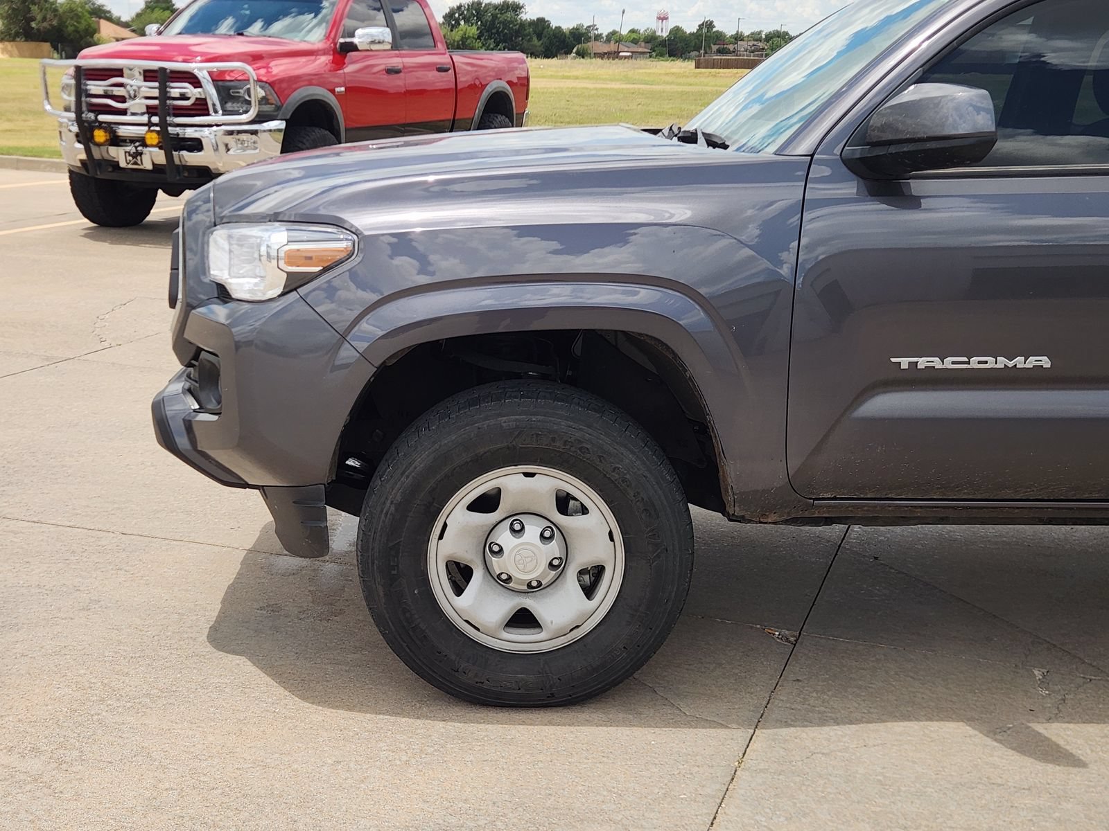 Used 2022 Toyota Tacoma SR5 RWD image 9
