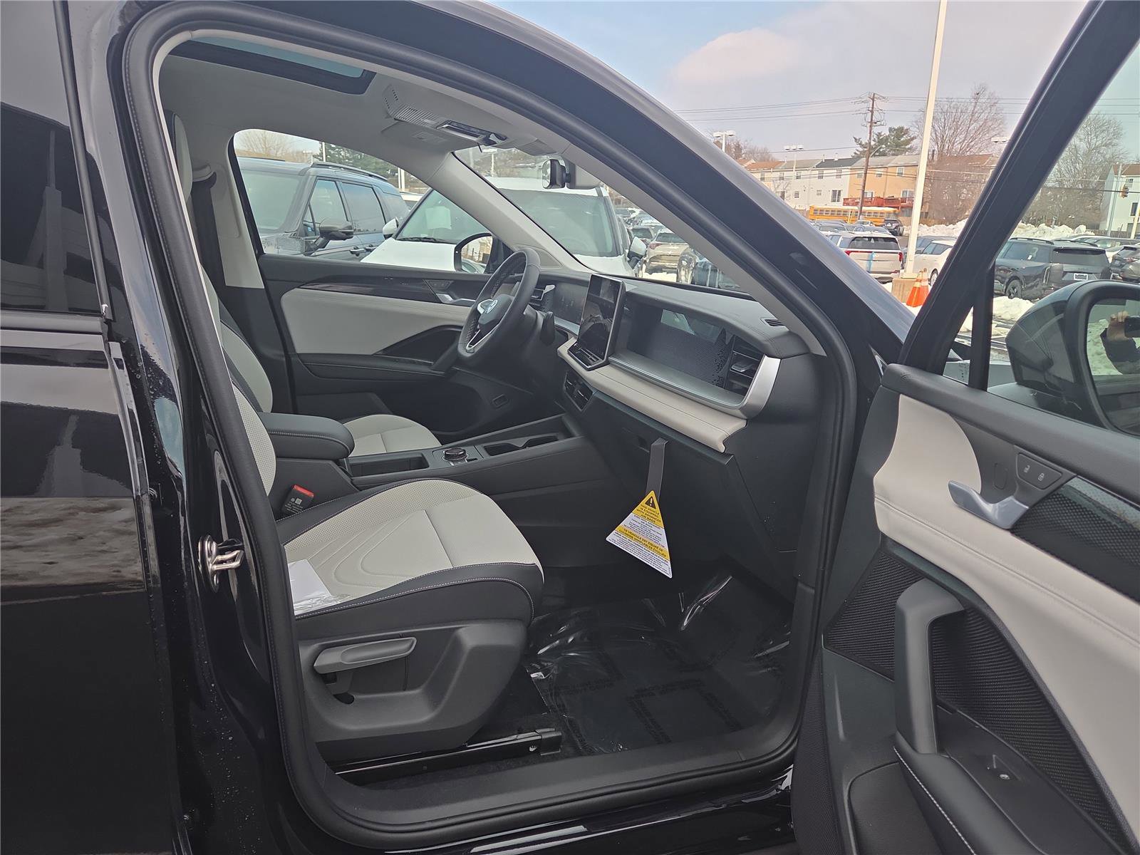 New 2026 Volkswagen Tiguan SE image 28