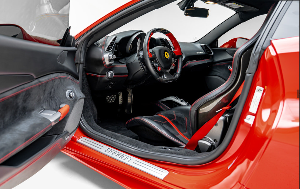 Used 2018 Ferrari 488 GTB RWD image 3