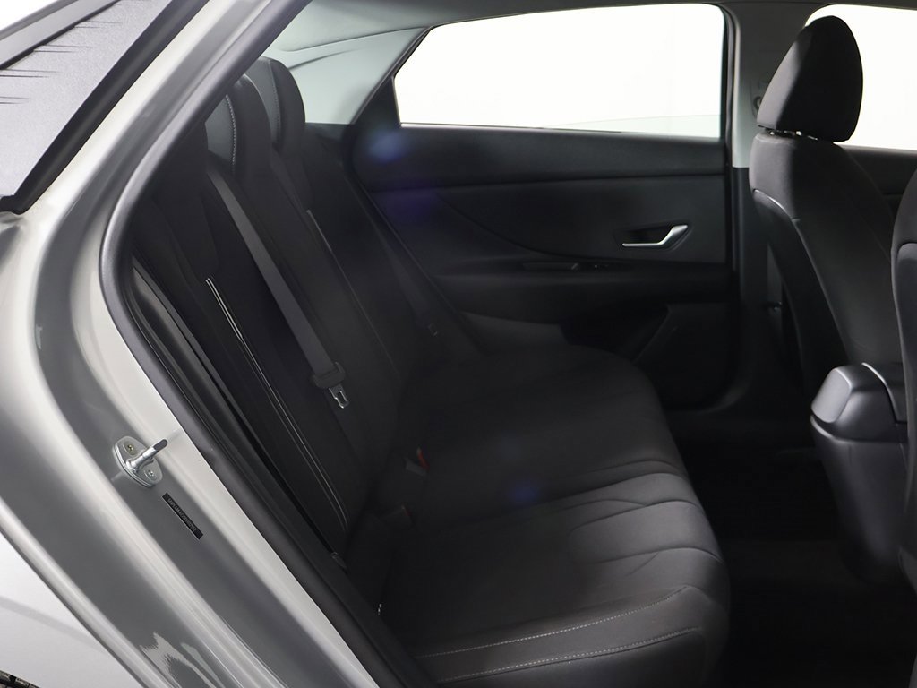 Used 2023 Hyundai Elantra SEL image 28