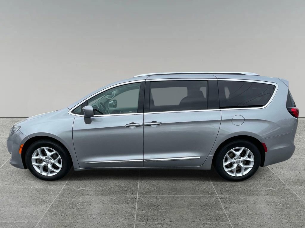 Used 2018 Chrysler Pacifica Touring-L Plus w/ Tire & Wheel Group image 2
