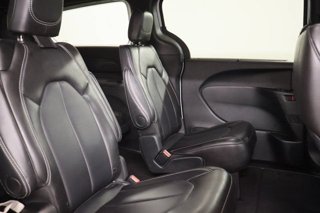 Used 2025 Chrysler Pacifica Select FWD image 28