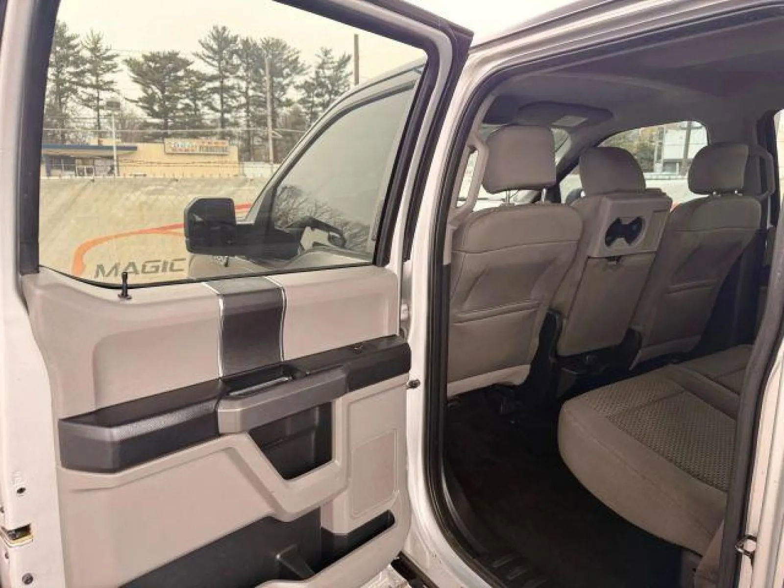 Used 2015 Ford F150 XLT image 15