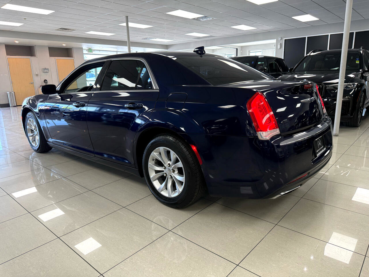 Used 2015 Chrysler 300 Limited image 4