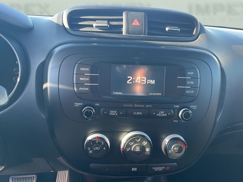 Used 2016 Kia Soul + FWD image 16
