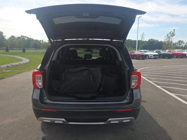 Used 2020 Ford Explorer XLT w/ Equipment Group 202A AWD/4WD image 9