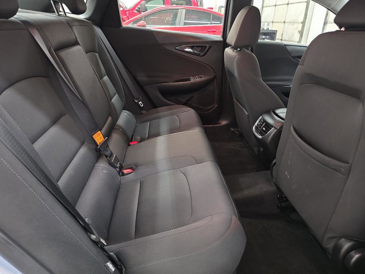 Used 2018 Chevrolet Malibu LT FWD image 40