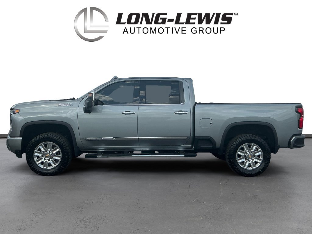 Used 2024 Chevrolet Silverado 2500 High Country w/ High Country Premium Package AWD/4WD image 2