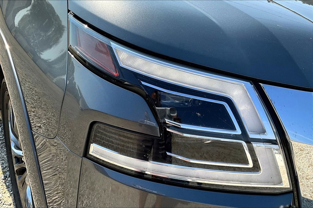 Used 2023 Nissan Armada Platinum w/ Captain's Chairs Package image 33