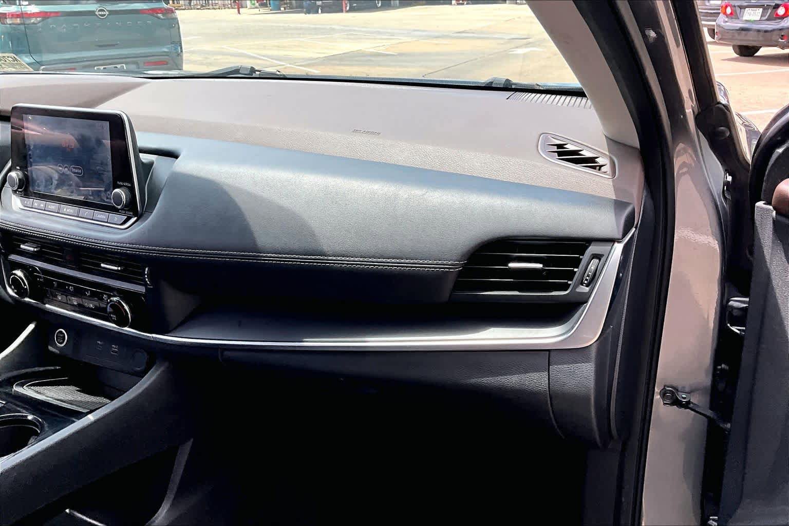 Used 2022 Nissan Rogue S image 17