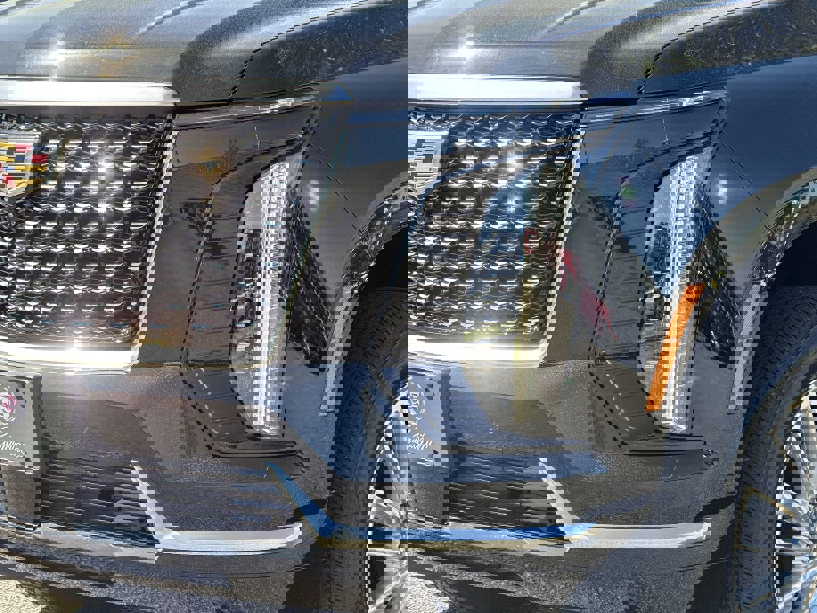 Used 2025 Cadillac Escalade Premium Luxury w/ Touring Package image 6