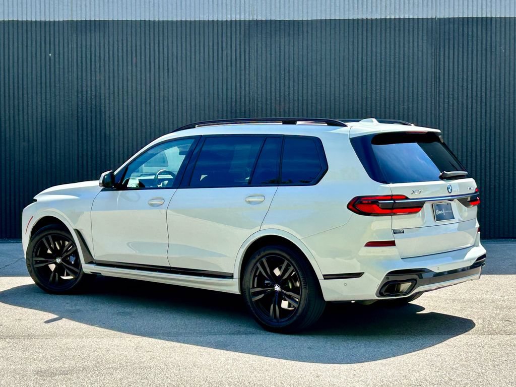 Used 2023 BMW X7 xDrive40i w/ M Sport Package AWD/4WD image 4