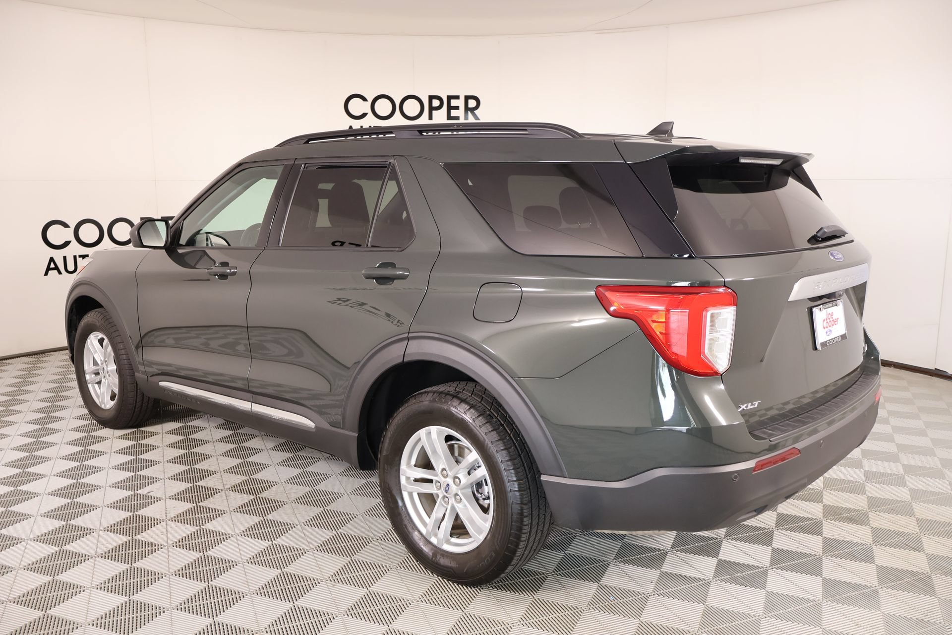 Used 2023 Ford Explorer XLT AWD/4WD image 23