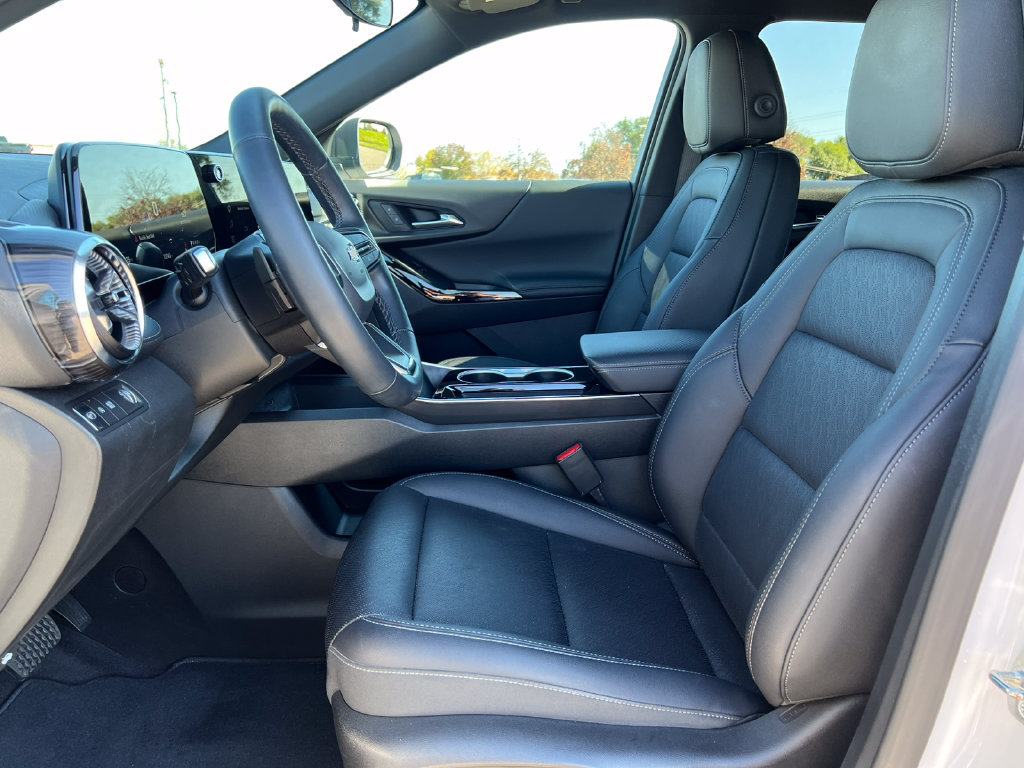 Used 2025 Chevrolet Equinox LT w/ Convenience Package II FWD image 3