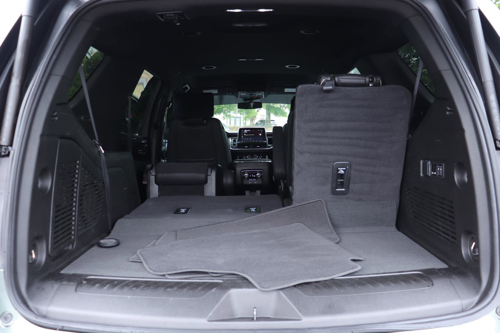 Used 2024 GMC Yukon SLT w/ SLT Luxury Package AWD/4WD image 20