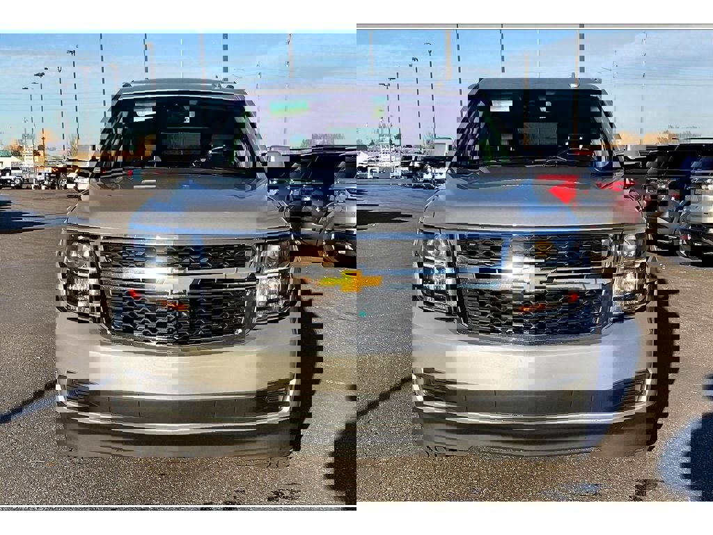 Used 2018 Chevrolet Suburban LT image 3