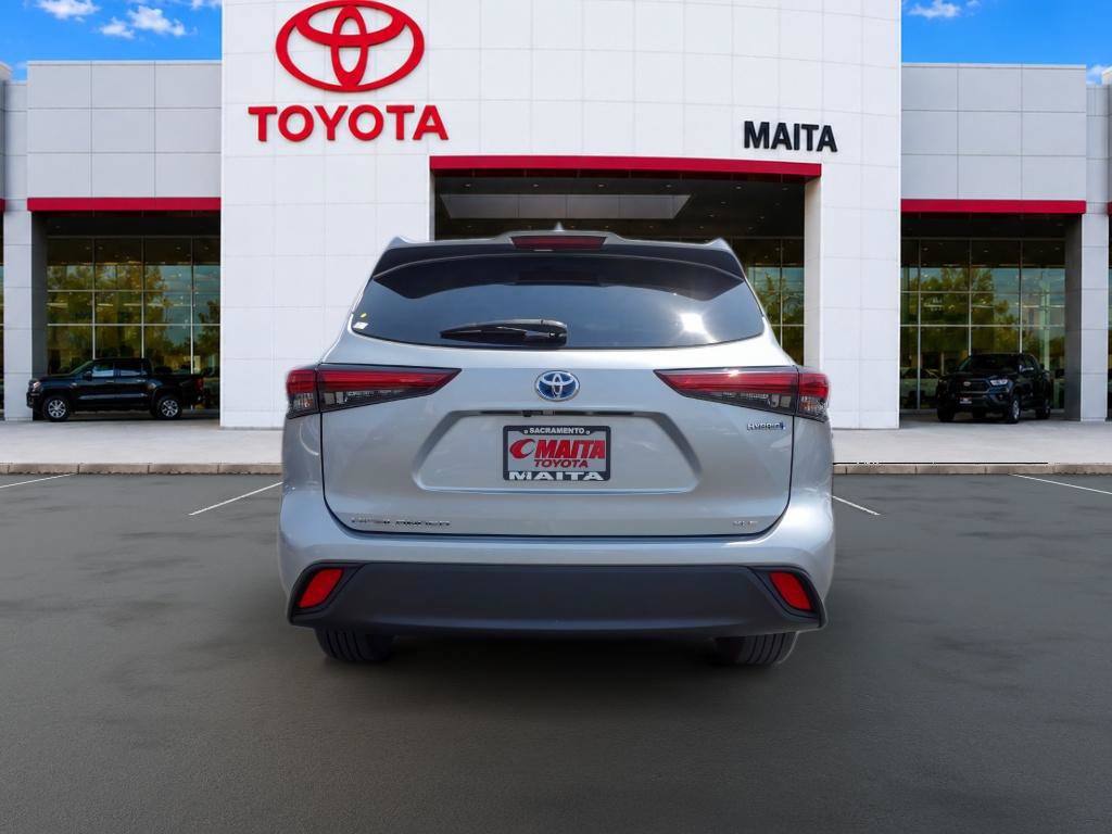 Used 2023 Toyota Highlander XLE FWD image 5