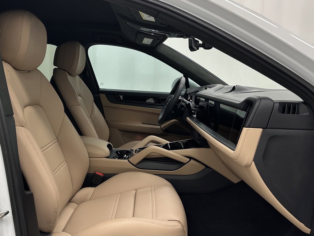 Used 2025 Porsche Cayenne GTS image 18