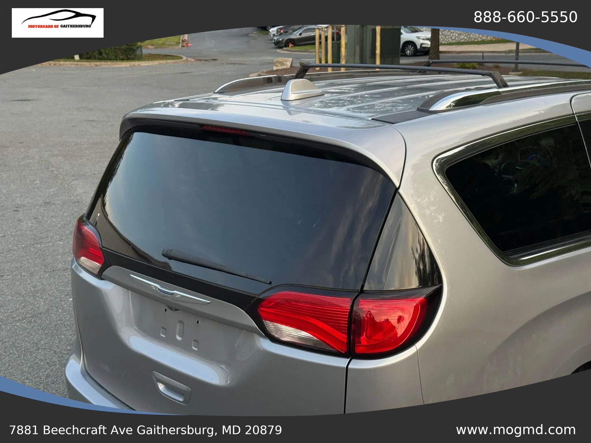 Used 2020 Chrysler Pacifica Touring-L image 5