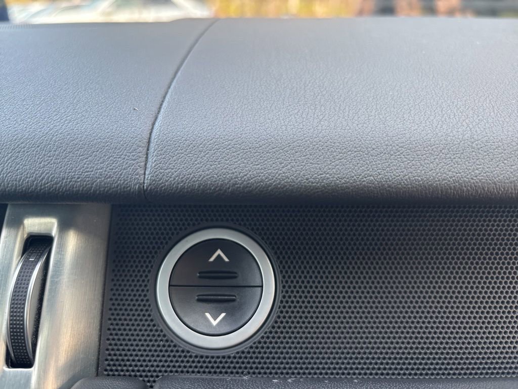 Used 2020 Land Rover Range Rover HSE image 32