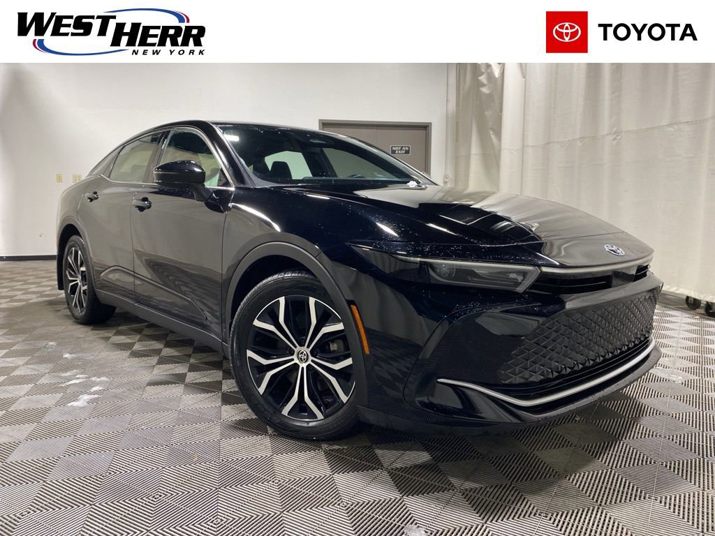 Used 2023 Toyota Crown XLE image 1