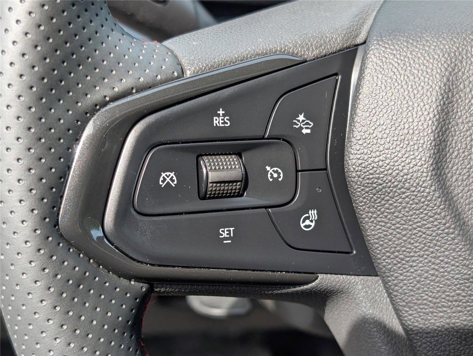 Used 2024 Chevrolet Trax RS w/ Sunroof Package image 21