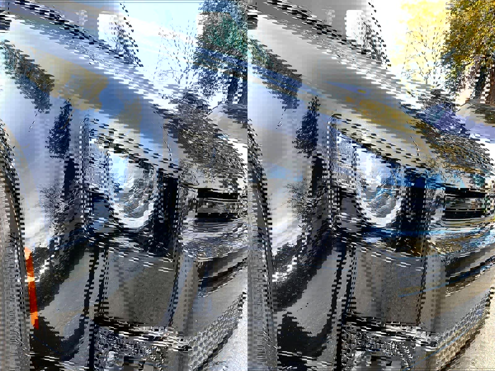 Used 2025 Land Rover Defender 130 X-Dynamic SE image 30