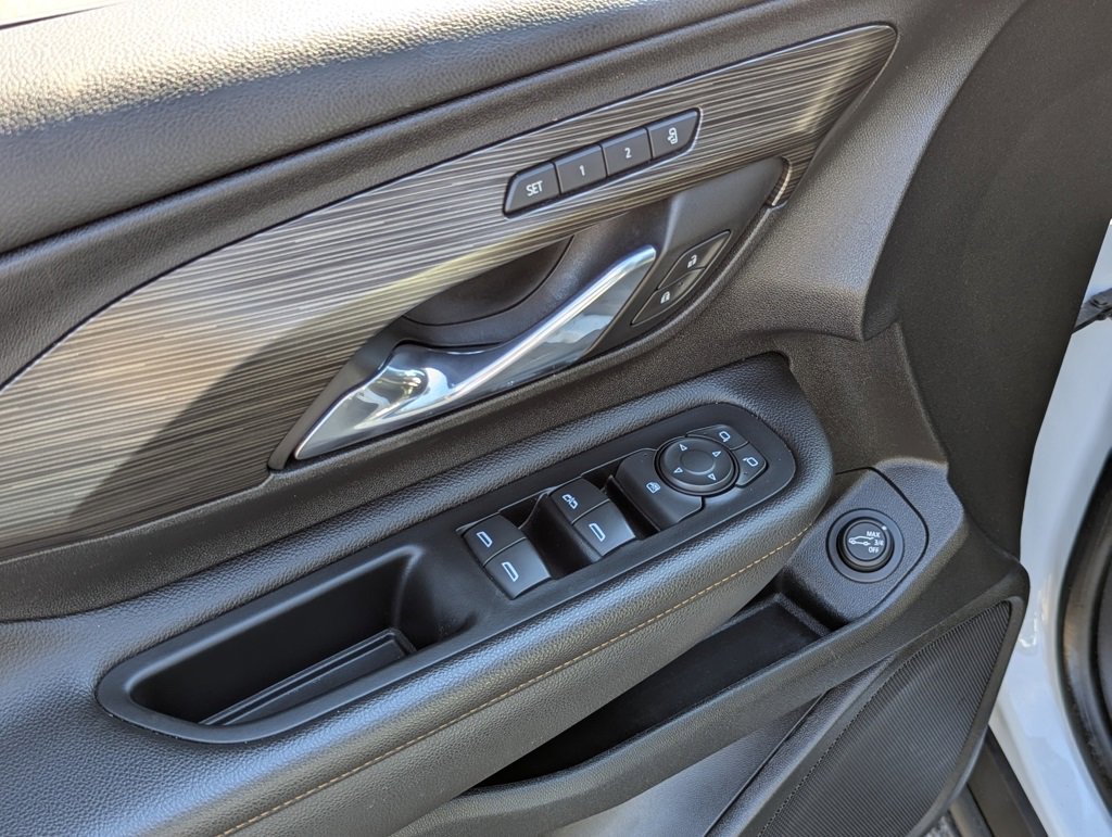 Used 2021 GMC Terrain SLT image 11