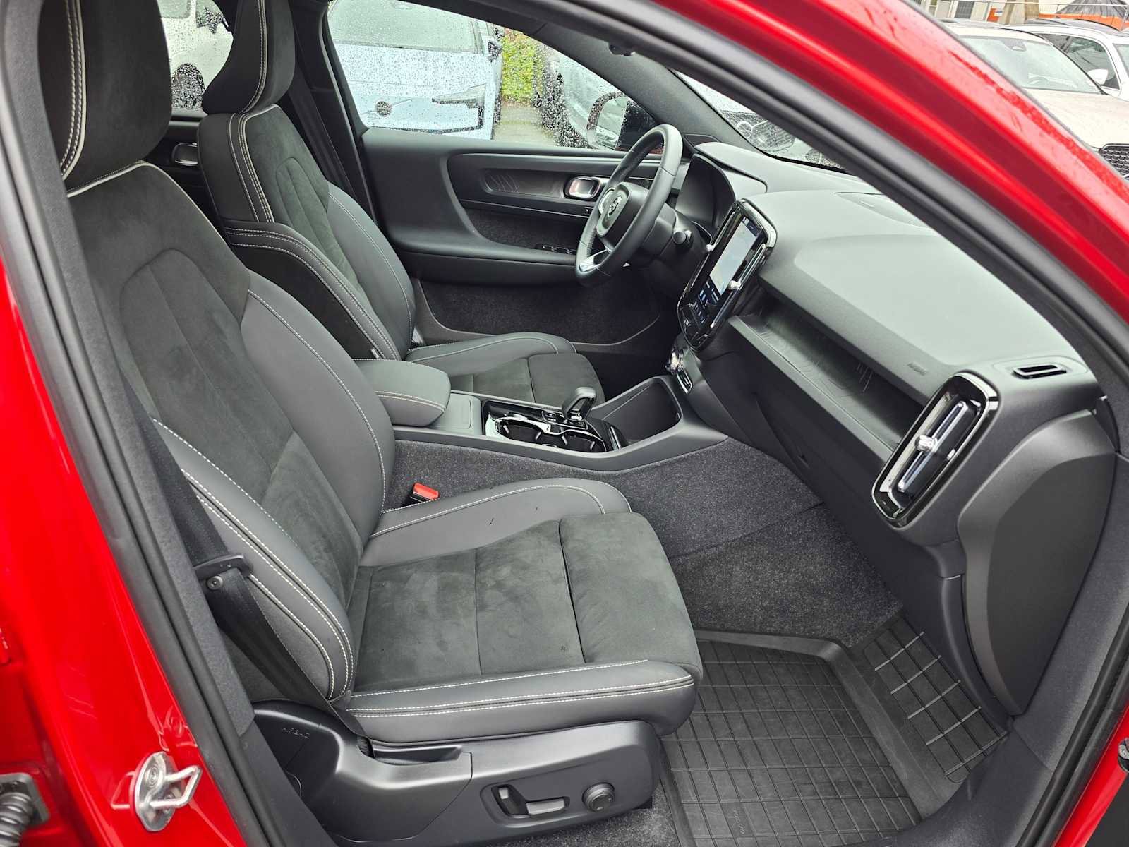 Certified 2023 Volvo C40 P8 Recharge Ultimate w/ Protection Package Premier AWD/4WD image 12