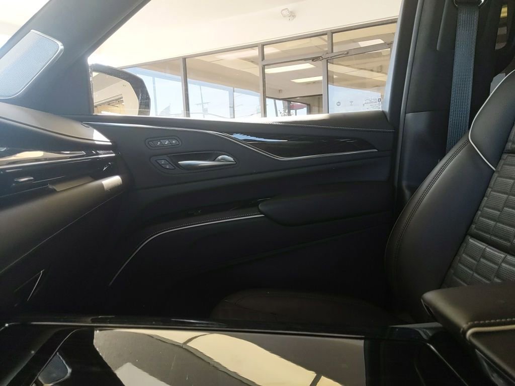 Used 2023 Cadillac Escalade ESV V AWD/4WD image 32